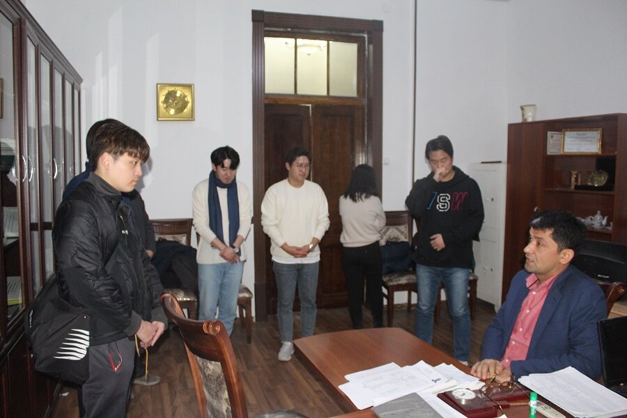 Декан факультета проф. С.И. Индиаминов провёл со студентами беседу про учебный процесс, усвоение теоретических знаний и практических навыков на кафедрах института