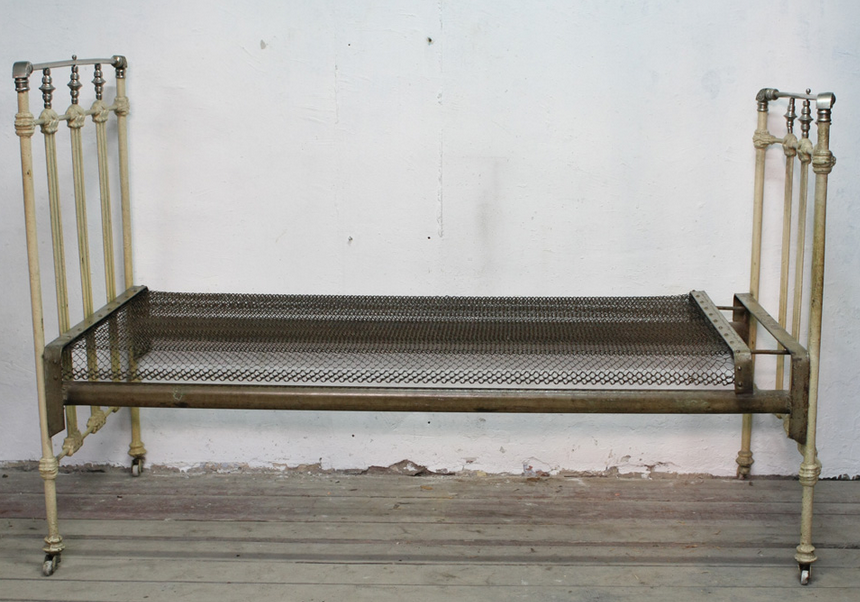 Фото взято на Яндекс картинках. Подобные кровати были в съемном доме.