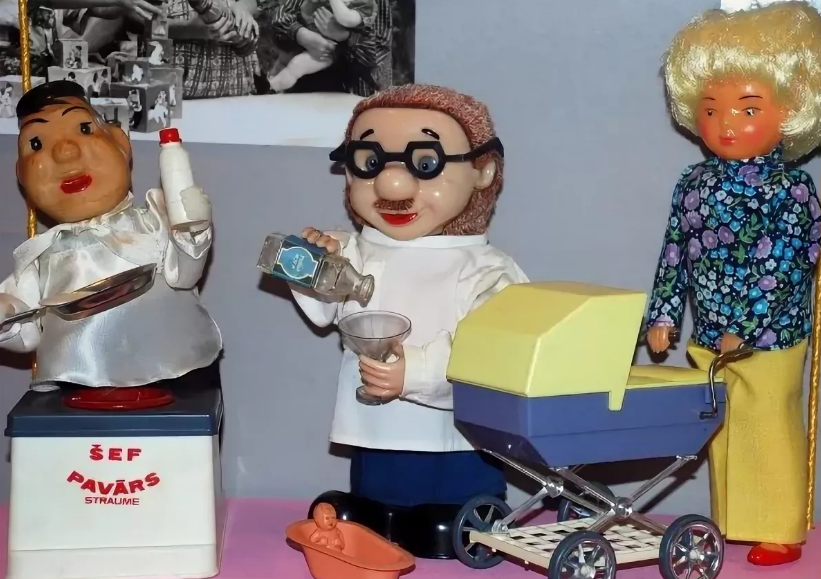 Игра родители превратились в кукол. Советские игрушки. Советские игрушки 80-х. Игрушки 1970 годов. Игрушки шестидесятых годов.