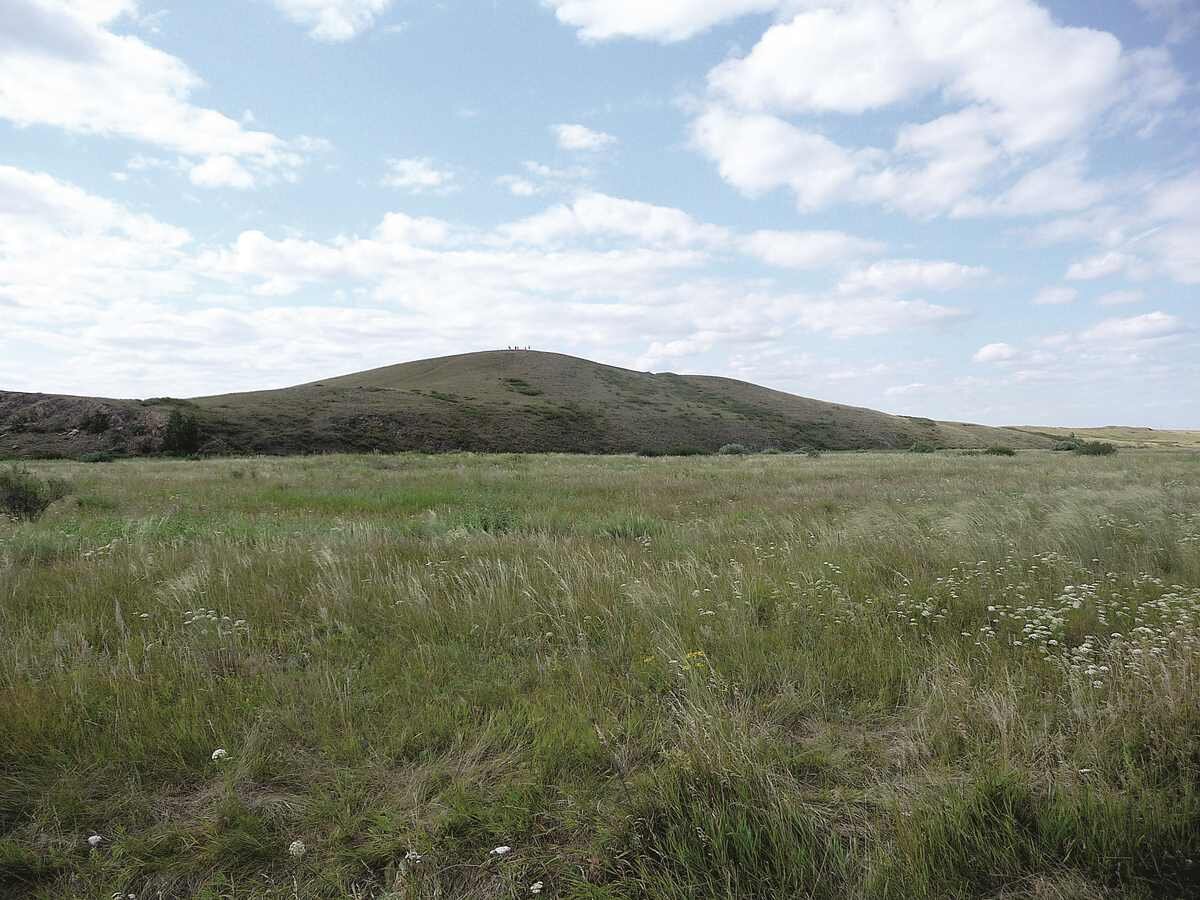 Аркаим – в средней части Аралтовой горы