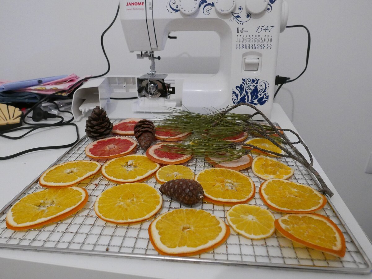 цитрусовые - отличный вариант украшения дома к празднику 