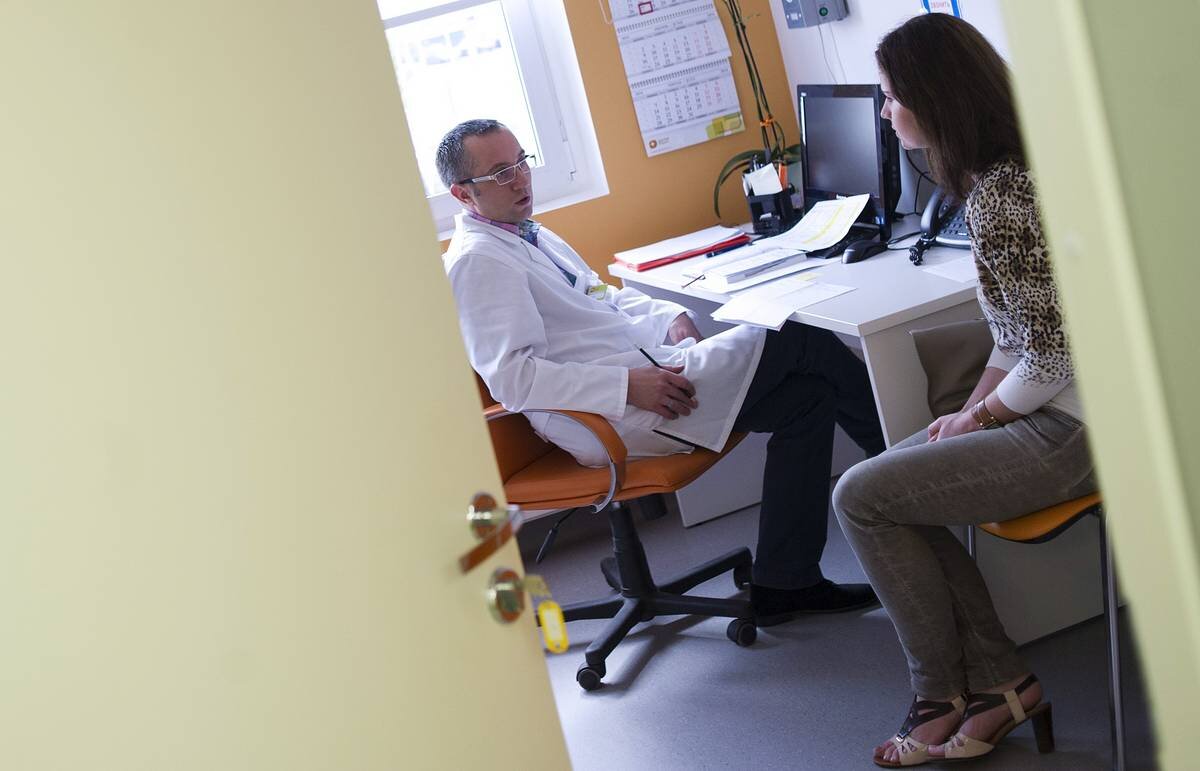 Пациент пришел без записи на прием к врачу. Принимать его или нет ...