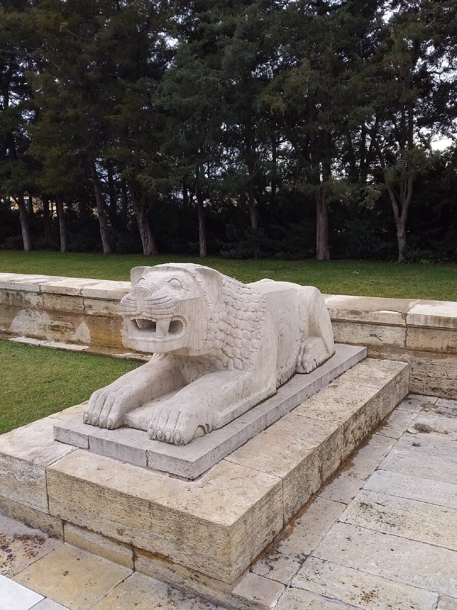 Симба и Аслан из Нарнии нервно курят в сторонке🤣