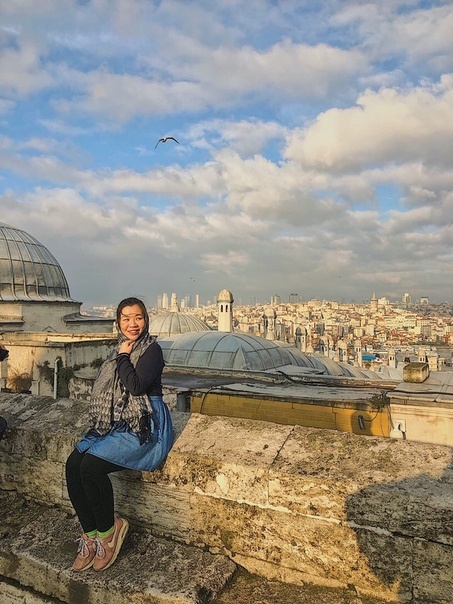 ВОТ ЭТО ДА! В ТУРЦИИ НЕТ БУКИНГА!

Хотела давно Вам об этом рассказать, но всегда находились другие темы для постов.

Многие спрашивают, где мы находим жилье в путешествии и как бронируем. Отели/хостелы - Booking.com, квартиры/комнаты - Airbnb.ru, три раза находили необычное жильё через Инстаграм, и бесплатно жили - couchsurfing.com.

Однажды мы отправили мою маму в Турцию, забронировали ей на весь месяц отель, а ей в нем не понравилось. Сильно плохо пахло канализацией и в номере было душно, но при этом в сам Стамбул мама влюбилась до безумия. В следующий раз, когда мы ее отправляли, решили забронировать номер на одну ночь, чтоб была возможность съехать, если ее что-то не устроит.

Утром следующего дня мама пишет, что хочет переехать и просит найти другое место. Мы в это время были заняты и ответили, чтоб она сама заходила в букинг и искала себе отель, на что мама написала, что здесь не работает ни сайт, ни приложение букинга. Я думаю, мама не понимает и явно что-то делает не так. Во всем мире букинг работает, а у неё не работает. Не может же такого быть!

Может! Оказывается, букинг на территории Турции заблокирован, и если человек находясь здесь хочет через букинг забронировать отель/хостел/квартиру в городах Турции, то у него это не получится.

Но при этом, если Вы находитесь в другой стране и хотите забронировать жильё в Турции или находитесь в Турции, а хотите забронировать жильё в другой стране, то с этим у Вас проблем не возникнет.

Сейчас я пишу конкретно о букинге и запрете его в Турции. Есть множество других сайтов: trivago.ru, hotels.com, Ostrovok.ru, agoda.com и так далее, но все они мне не нравятся. Я привыкла пользоваться букингом, мне он удобен и пока переходить на что-то другое не готова.

Если Вы, как и я, предпочитаете использовать именно букинг, то нужно немного заморочиться. Установить специальное приложение на телефон, которое меняет Ваше местоположение. Таким образом, Вы как будто бронируете для себя жильё, находясь в другой стране и обходите блокировку сайта. Для системы ANDROID мы используем приложение Ghost VPN, для IOS - VPN Master, тогда букинг заработает и можно спокойно искать жильё в Турции.

#путешествия #путешествие #приключения