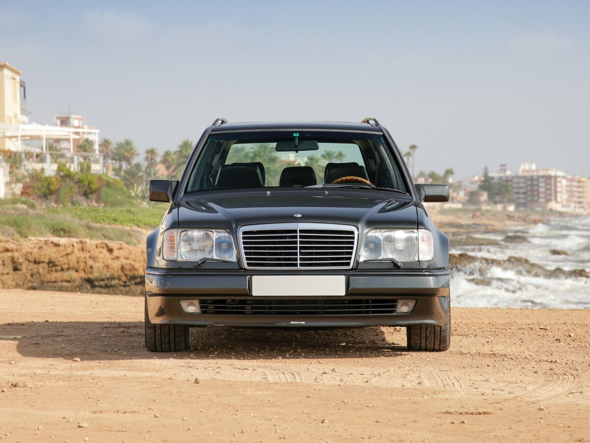 В этом универсале Mercedes-Benz E36 AMG семь (!) посадочных мест |  Интересные автомобили | Дзен