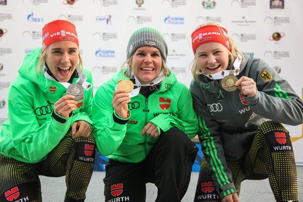 Обе сестры на подиуме 