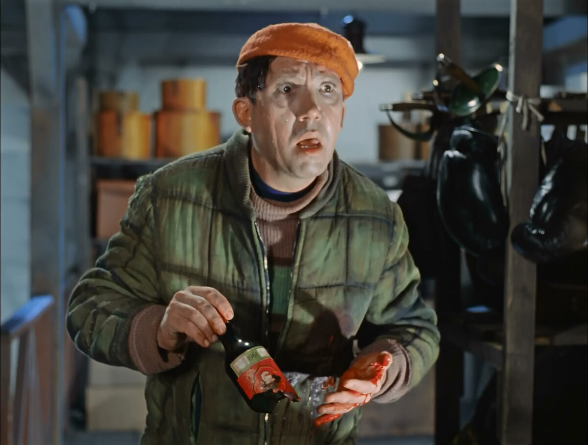 Советское кино обладало особым стилем. Оно развивалось по каким-то собственным канонам, которые диктовало время. И русский характер, а скорее, душа. 
