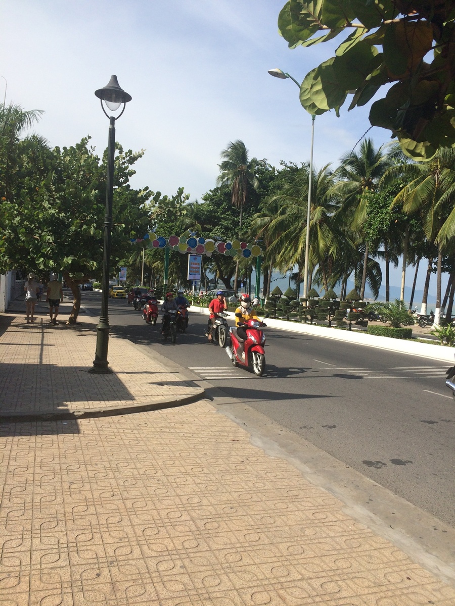 Потому что машины и мопеды не останавливаются, а едут бесконечным потоком. Никто не уступает и можно стоять вечно...