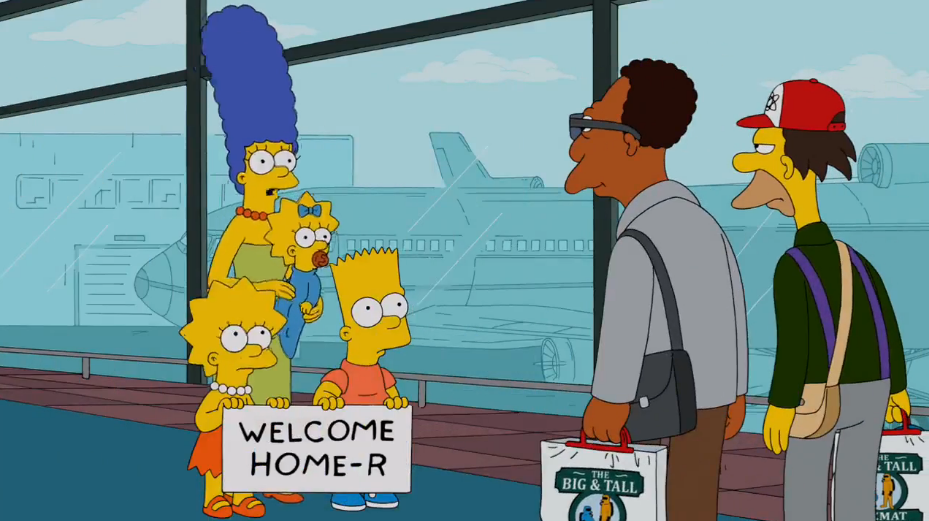 Надпись на табличке: "Добро пожаловать домой, Гомер". Слова home (дом) и Homer (Гомер) объединены. Получилась милая игра слов //Фрагмент сериала Симпсоны, s25e01