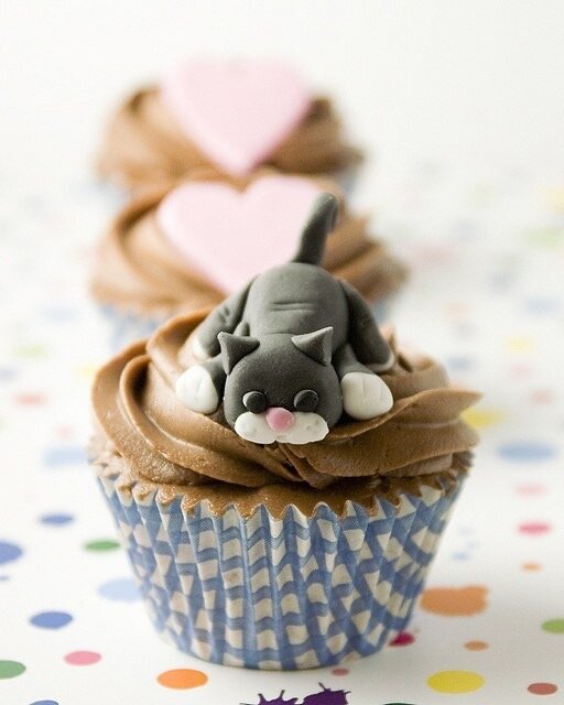 День когда можно легально нападать на пирожные