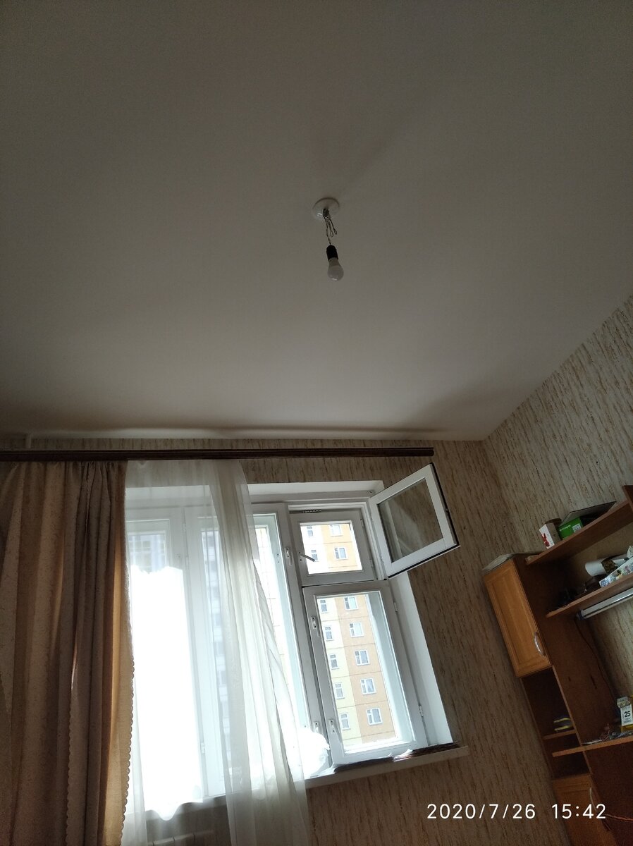 Вот лежу, наблюдаю потолок.