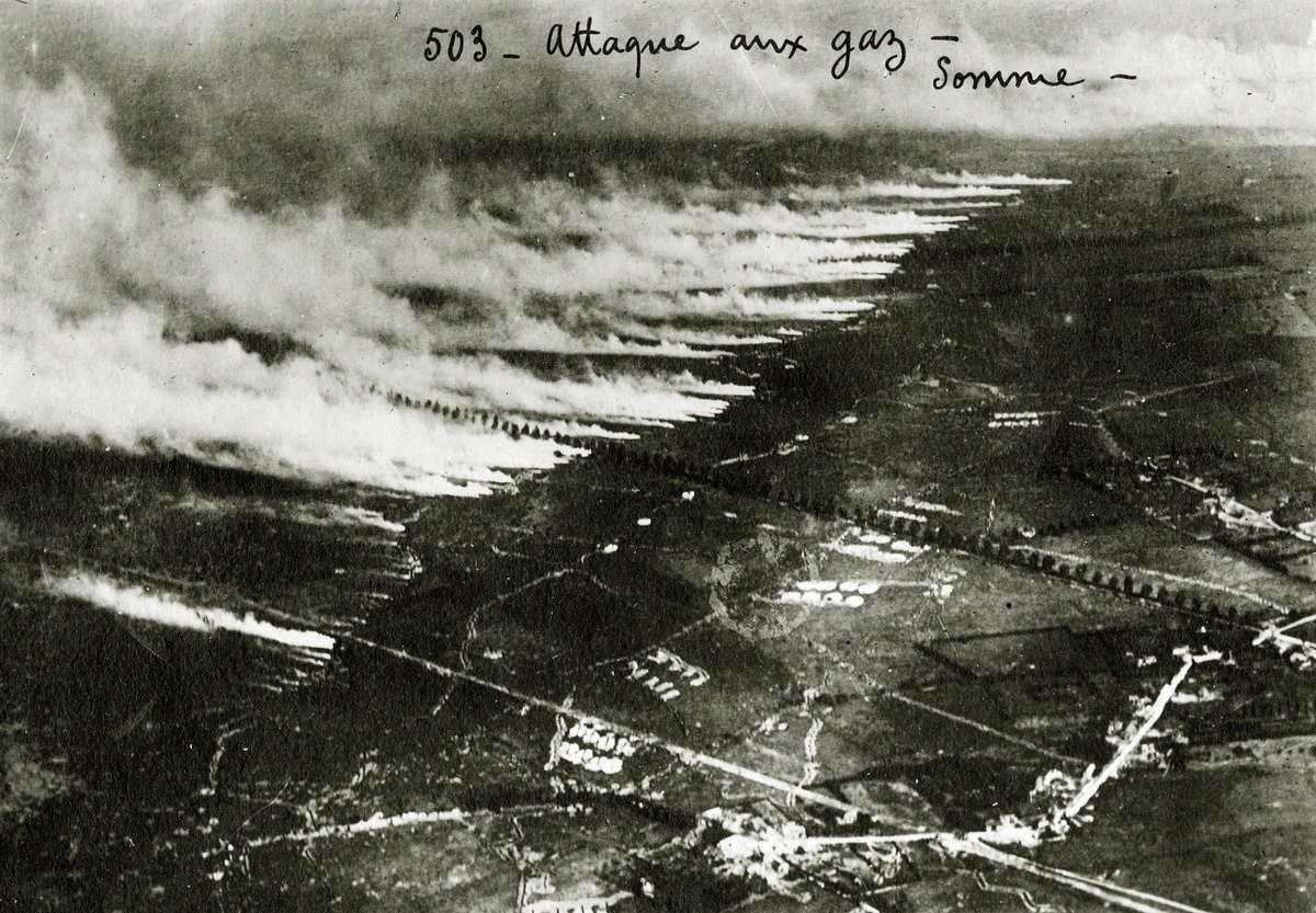 Химическая атака во время битвы на Сомме. Скорее всего, атака при Ипре выглядела так же