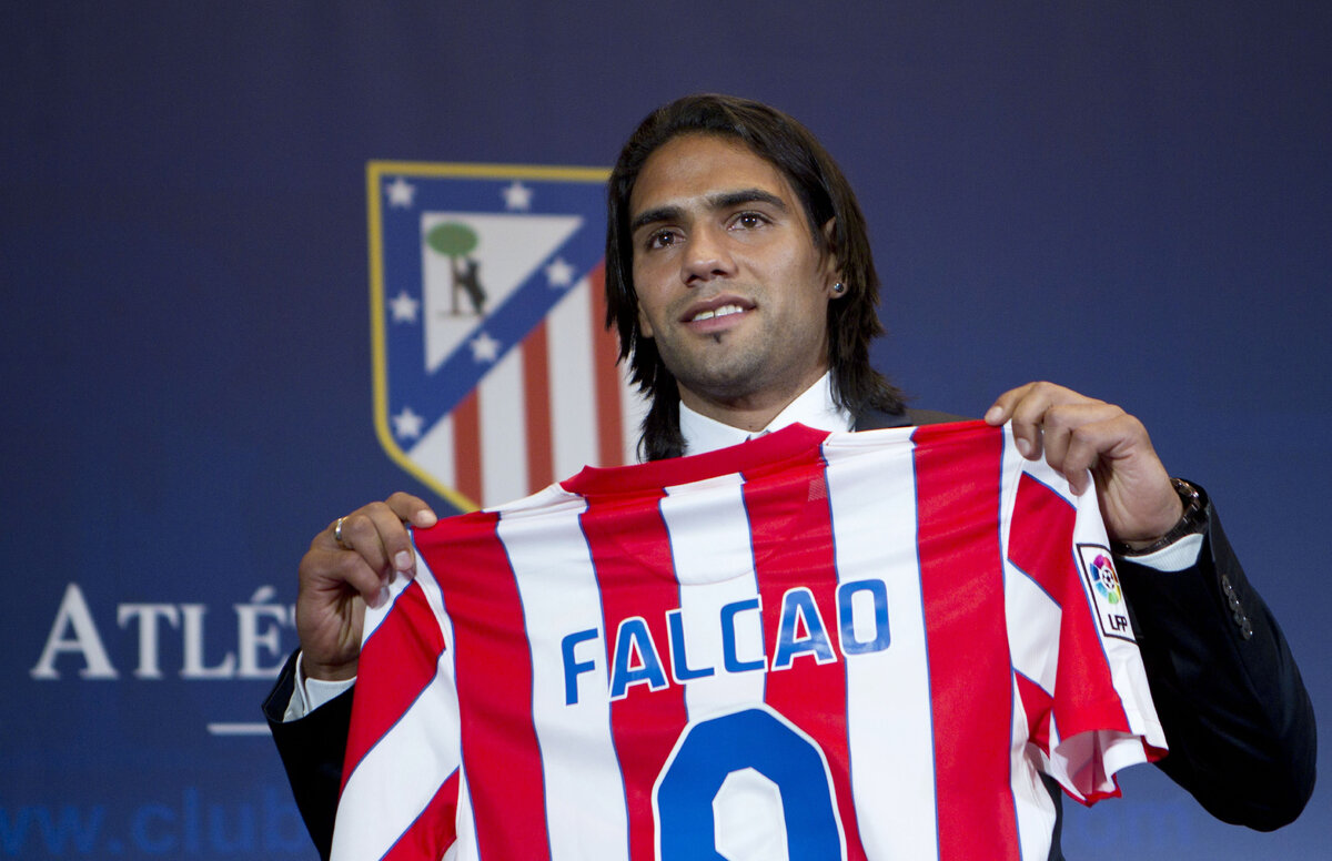 Фалькао в футболке Атлетико