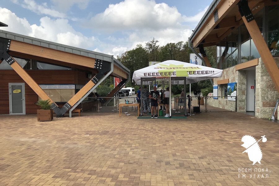 Фото: "Всем пока, ёж уехал"