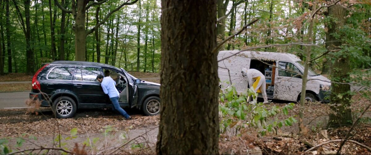 Кого только не встретишь на дороге... Кадр из к/ф «Преследование».