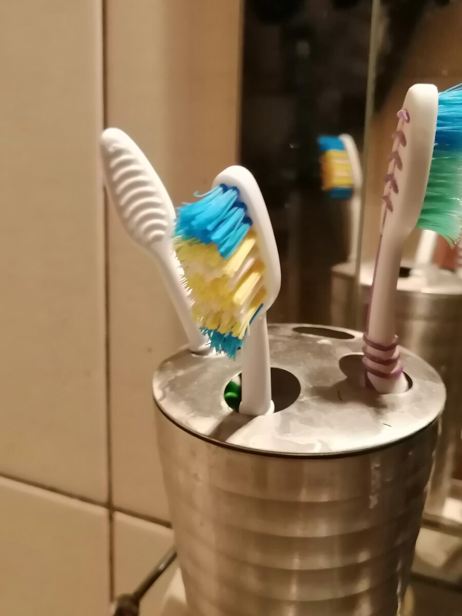 Не забываем чистить зубы) 