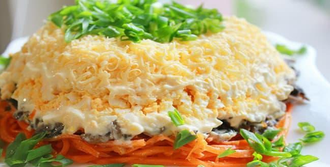 Слоеный салат с курицей и грибами - пошаговый рецепт с фото на апекс124.рф