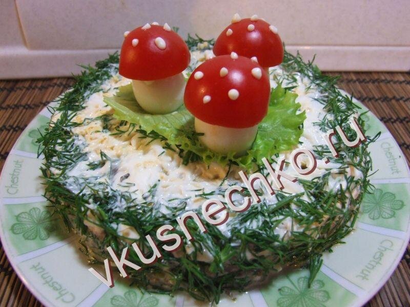 Салат с грибами на праздничный стол: пошаговый рецепт