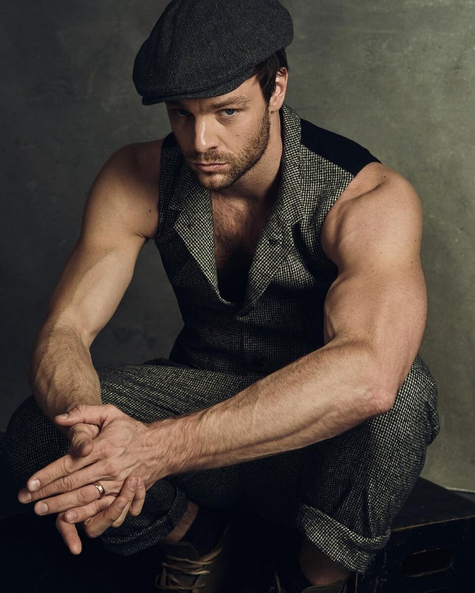 Вольфганг Черни, декабрьская фотосессия. Стилист Вадим Галаганов, Фотограф Дамир Жукенов. Источник фото: Инстаграм @wolfgangcerny