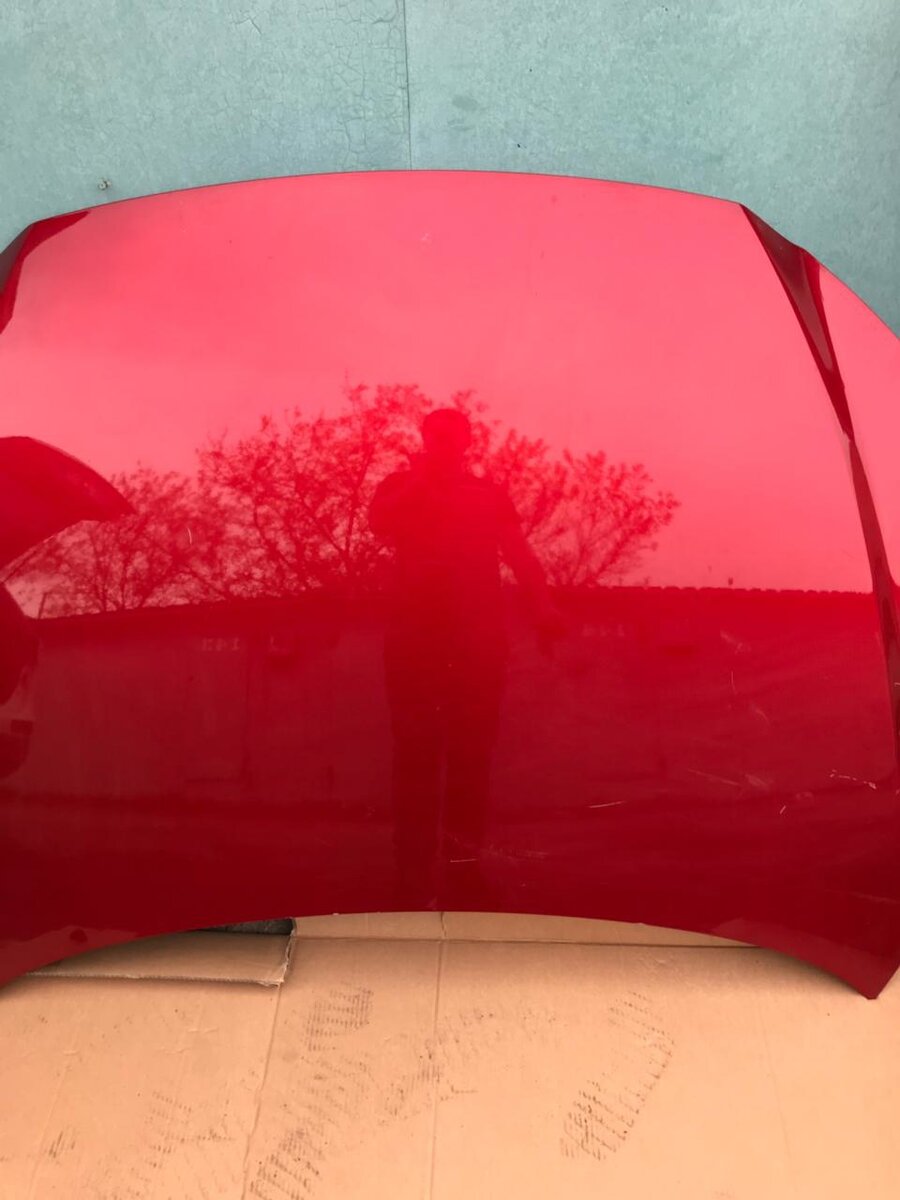 Для одного автомобиля нам потребовался б/у капот. 