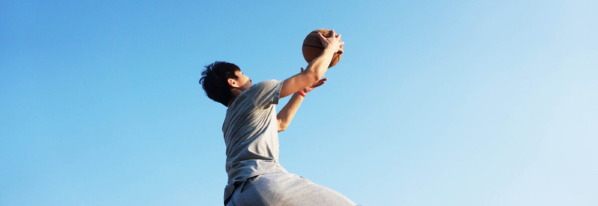 В восьми городах России состоятся инклюзивные баскетбольные матчи Стартовал пятый сезон социального проекта «Школы баскетбола СИБУРа».