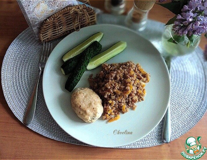 Чтобы котлеты были совсем диетические, готовый покупной фарш куриный не подойдёт! Готовим настоящие диетические котлеты, которые подойдут не только для разнообразных диет, а ещё и совсем маленьким детям.