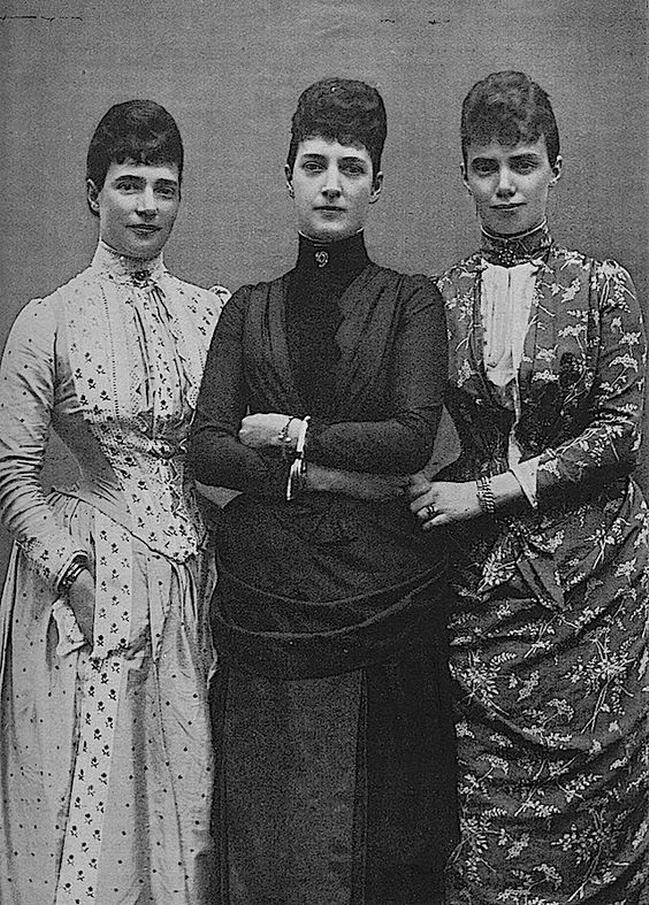 Фотография 1889 год. Российская императрица Мария Фёдоровна и её сёстры, Александра и Тира.