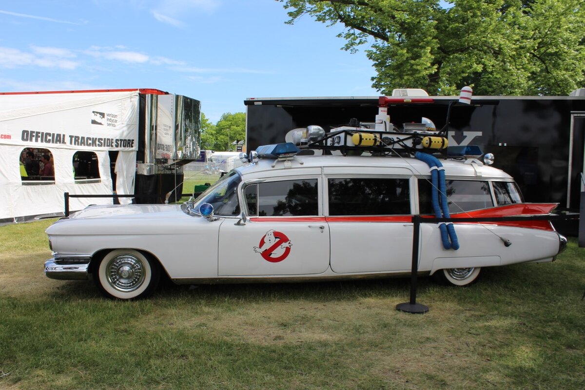 Cadillac Ecto 1 1959 салон машины