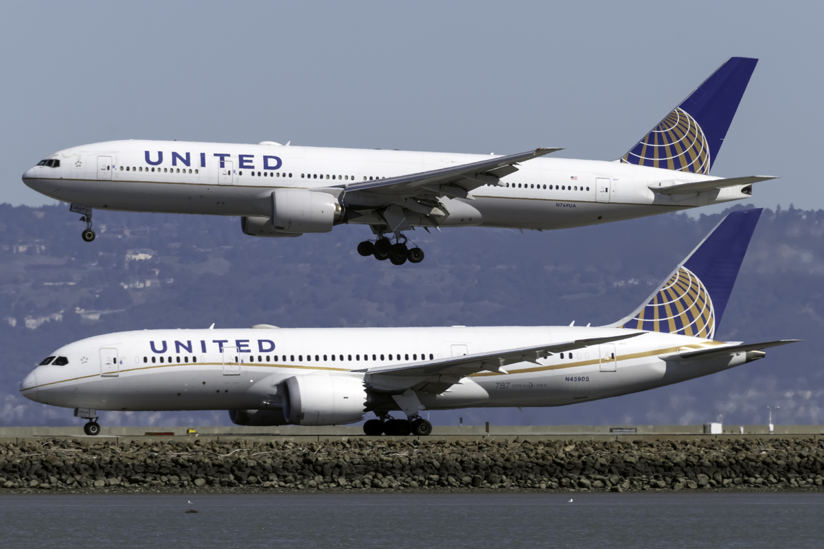 United Airlines раздает год   бесплатного проезда пяти счастливчикам, прошедшим вакцинацию, и их товарищам.   Фото: Vincenzo Pace – Simple Flying