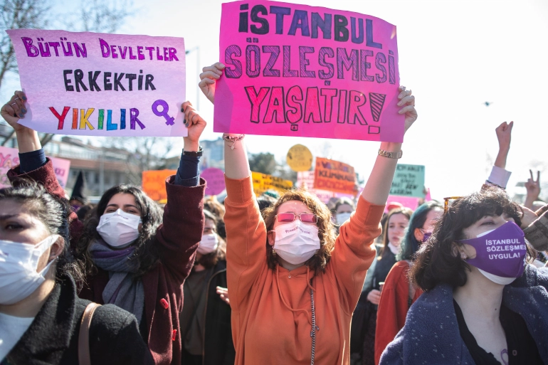 Стамбул. Источник: https://www.aljazeera.com/news/2021/3/27/thousands-protest-turkey-exit-domestic-violence-treaty