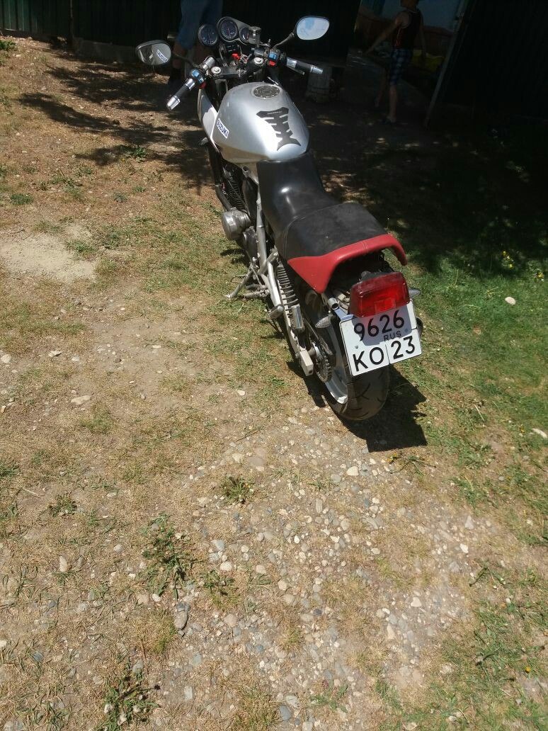 Suzuki,мотоцикл, автомобили,дорога, Honda ,Yamaha , Kawasaki 