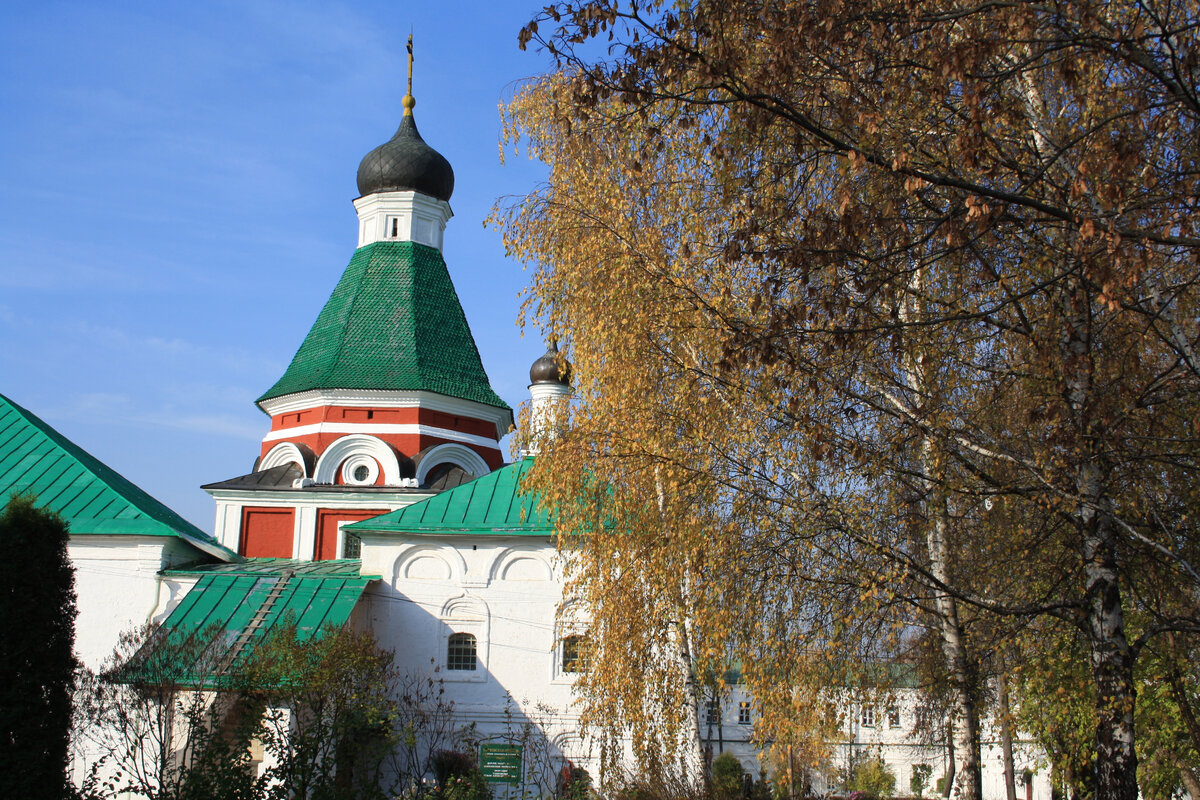 Покровская церковь. Домовый храм Ивана Грозного. Памятник архитетуры XVI век.