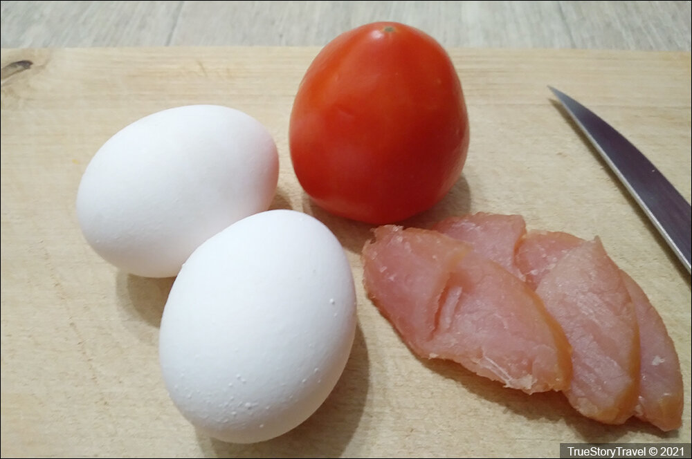 Всегда ем на завтрак яичницу. Рассказываю, сколько она стоит в разных регионах России