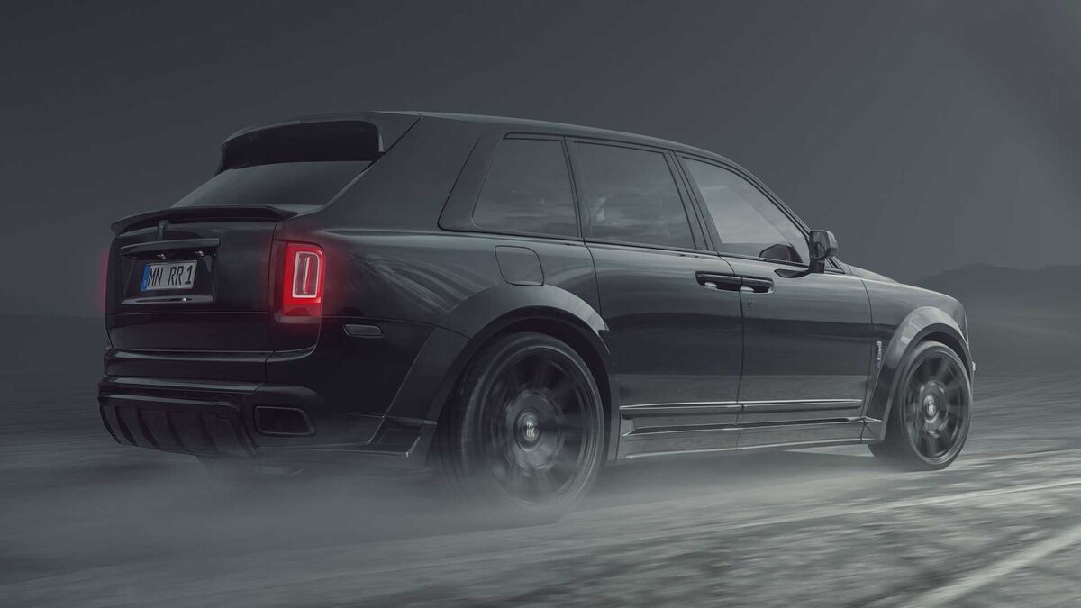 Rolls Royce Cullinan ночью