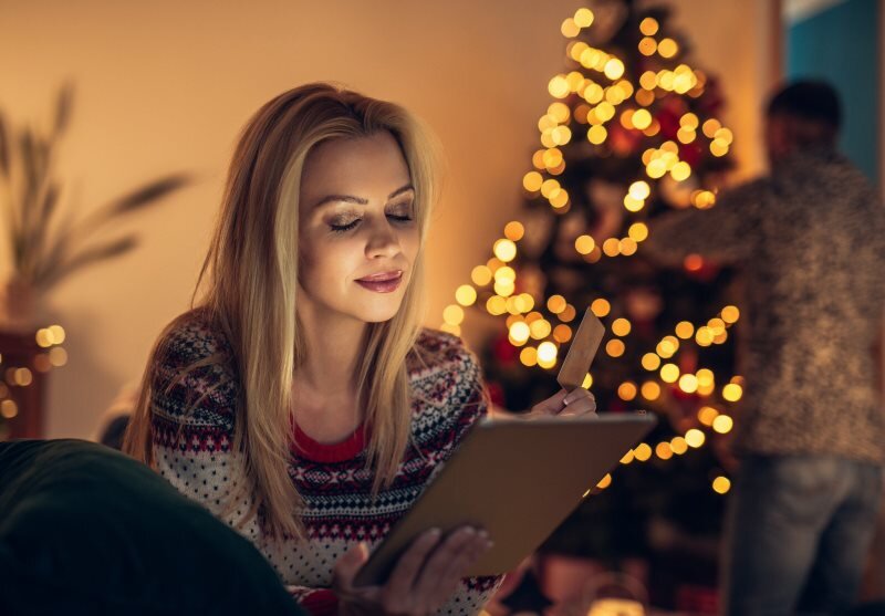 Сейчас и закажем всё онлайн, и оплатим… Лишь бы подарки вовремя пришли. Фото: Twitter.com