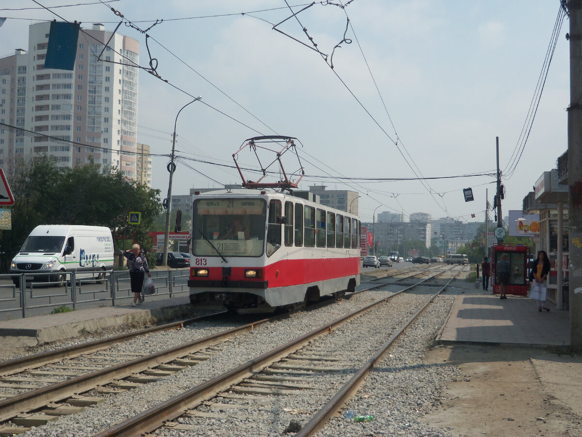 Трамвай 71-402 в Екатеринбурге,  автор: Dock 96RUS - собственная работа, CC BY-SA 3.0, https://commons.wikimedia.org/w/index.php?curid=20964373