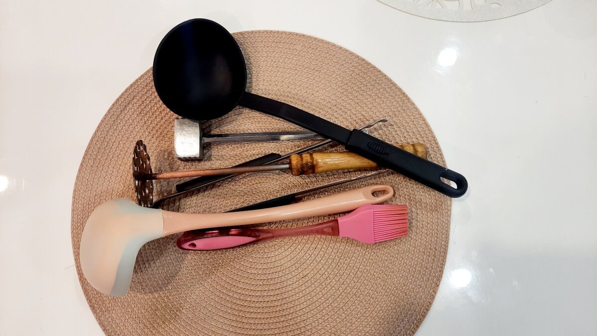 Лопатки, шумовки, половники - а вам правда столько нужно?