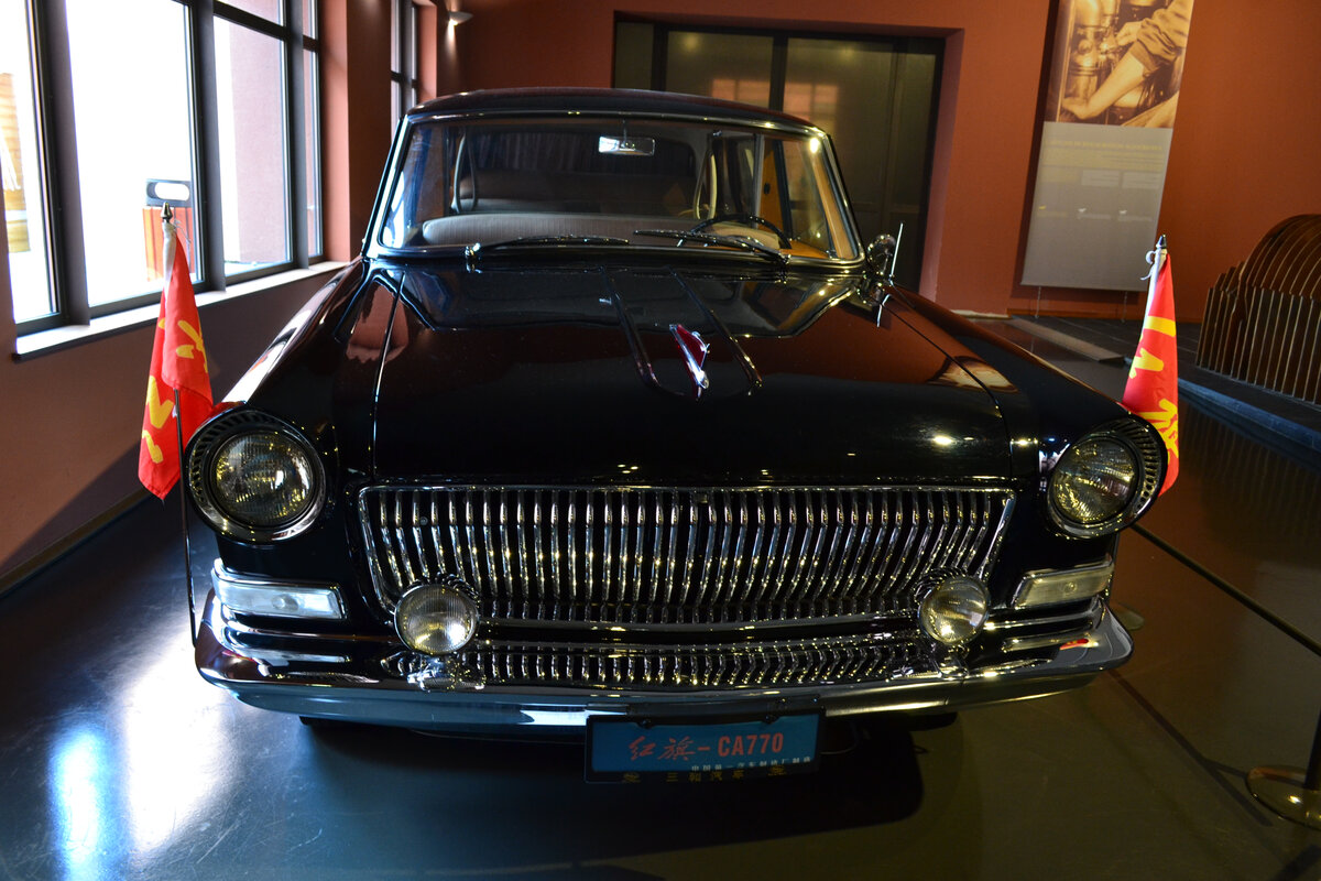 Машина «Красное Знамя» CA770 большая, но не огромная, довольно красивая на мой вкус и, наверное, достаточно удобная Фото: С.Г. Мороз
