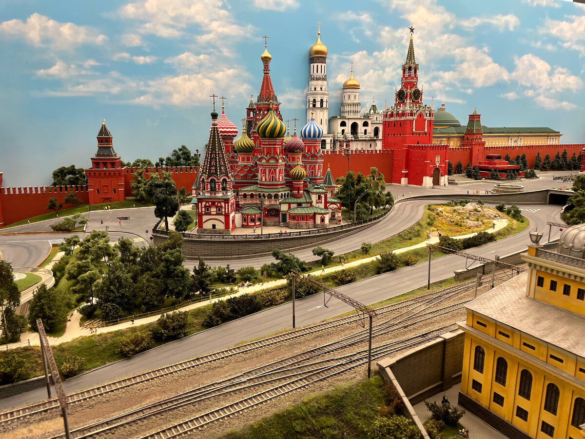 В Москве, недалеко от ВДНХ, не так давно открылся самый большой музей с макетом России, который продолжает развиваться и дополняться новыми моделями.-2
