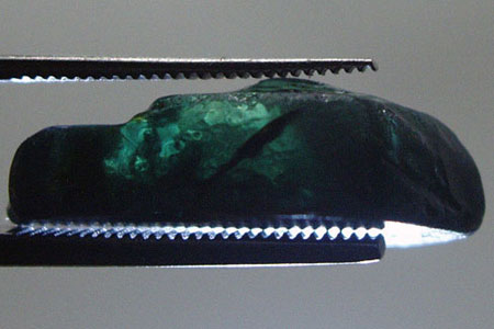 Плеохроизм в сапфире. Фотографии Стефана Петека.