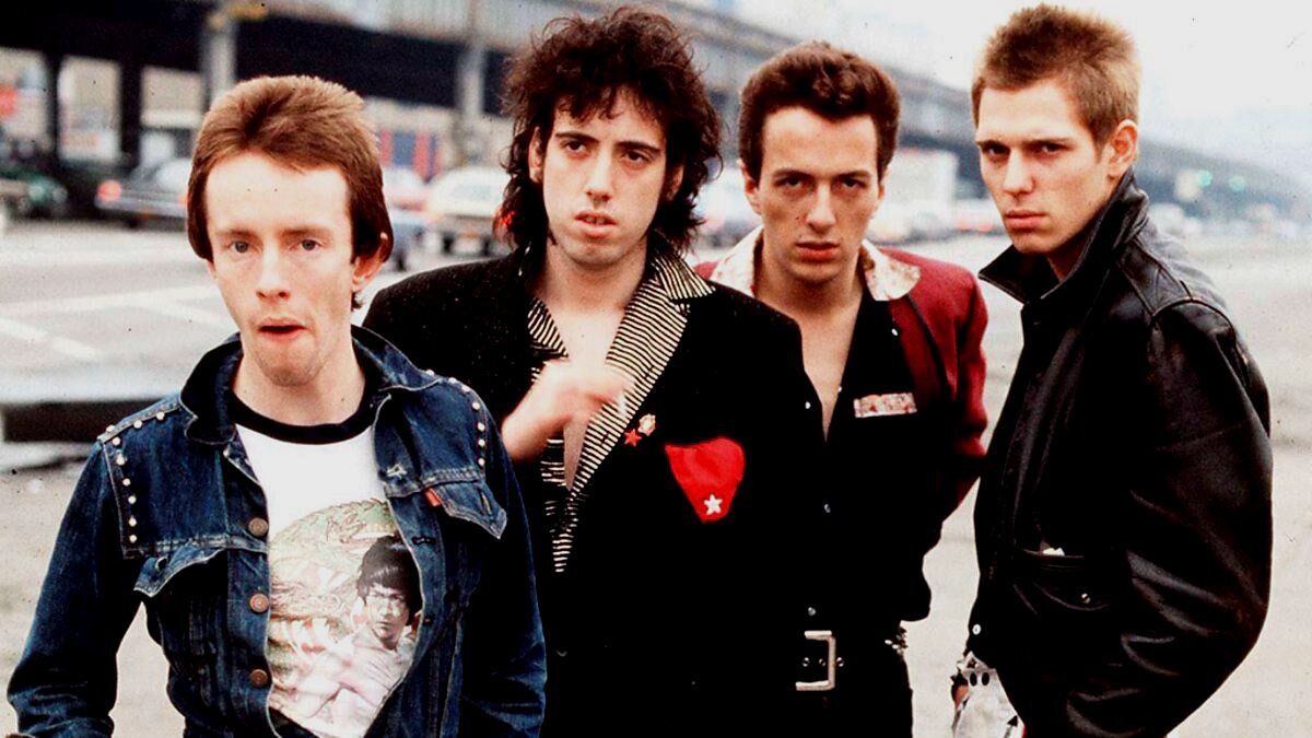 Как панки из The Clash раскачали крепость Касба в 1982 году | 𝐅𝐔𝐙𝐙  𝐌𝐔𝐒𝐈𝐂 | Дзен