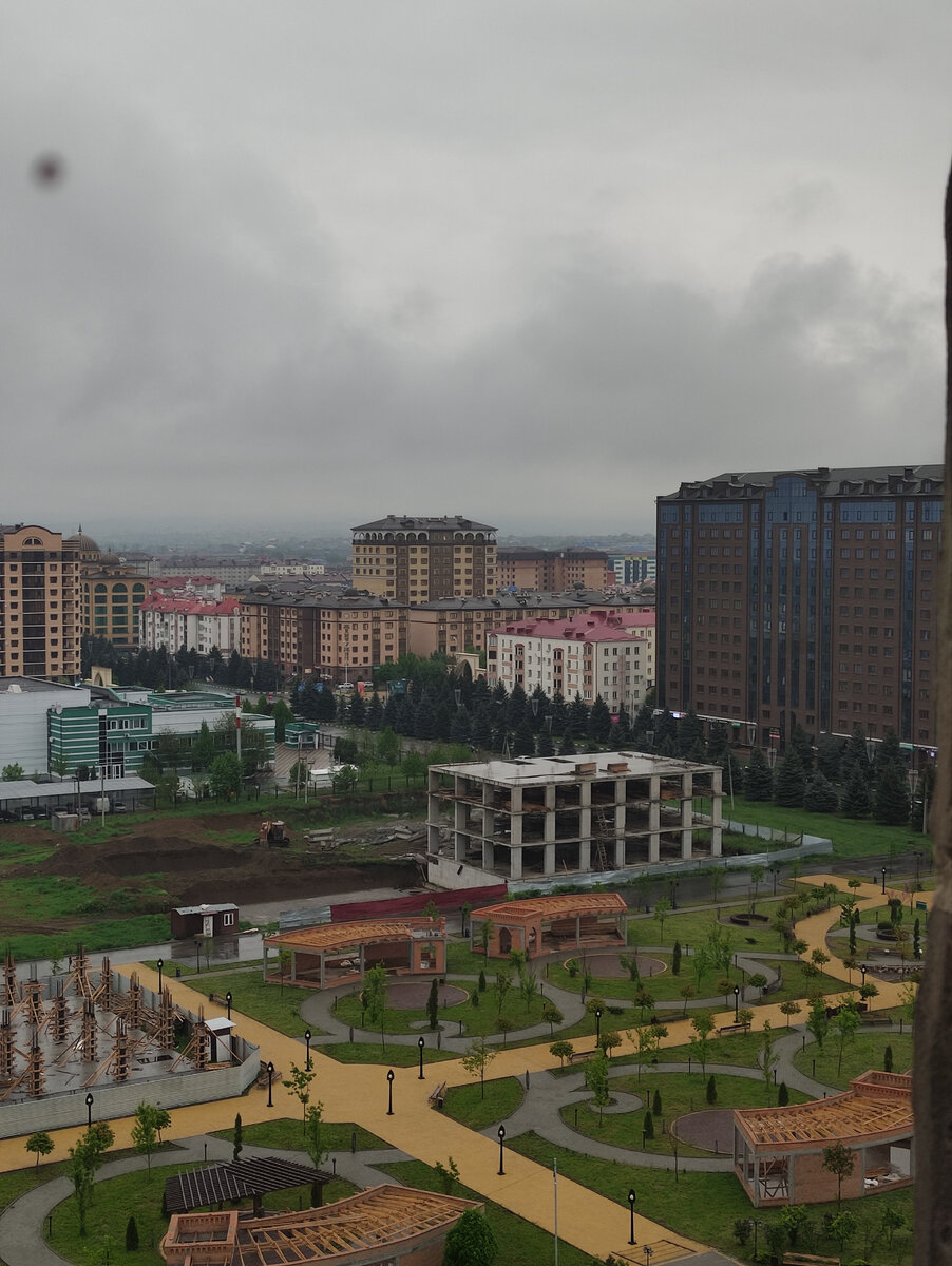 Вид на Магас. Многое ещё пока строится.