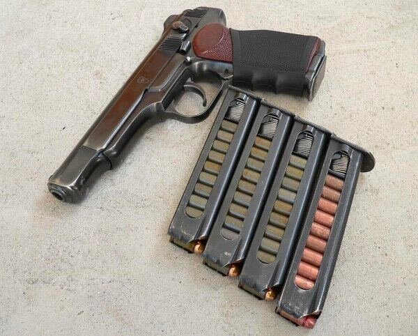 «Стечкин» - до сих пор один из самых уважаемых у знатоков пистолетов. Принят на вооружение он был в декабре 1951 года и целое десятилетие не имел аналогов в мире. Стечкин полюбился не только в СССР. Фидель Кастро спал со «Стечкиным» под подушкой, любил этот пистолет и Че Гевара.