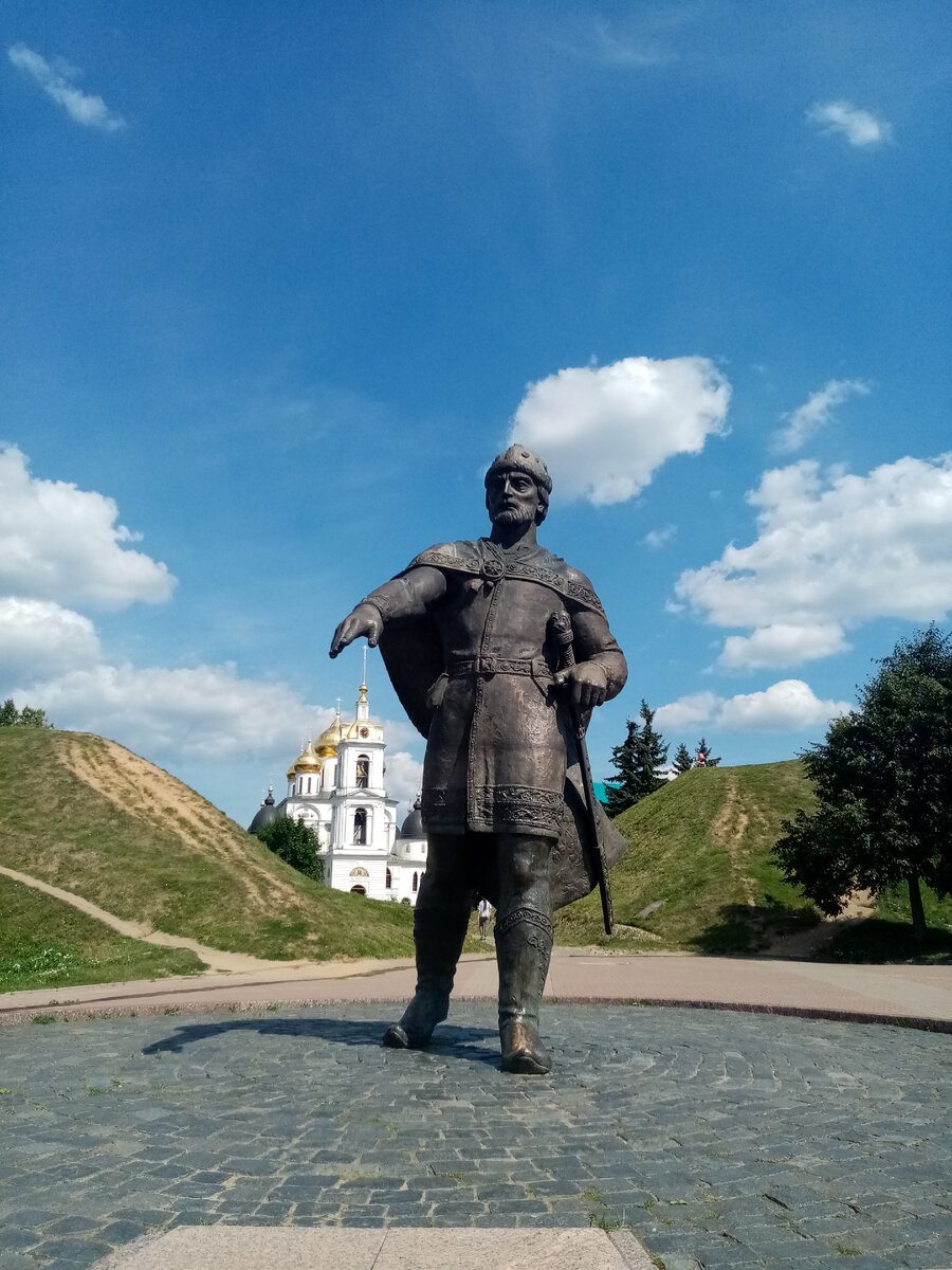 памятник Юрию Долгорукому, основателю города