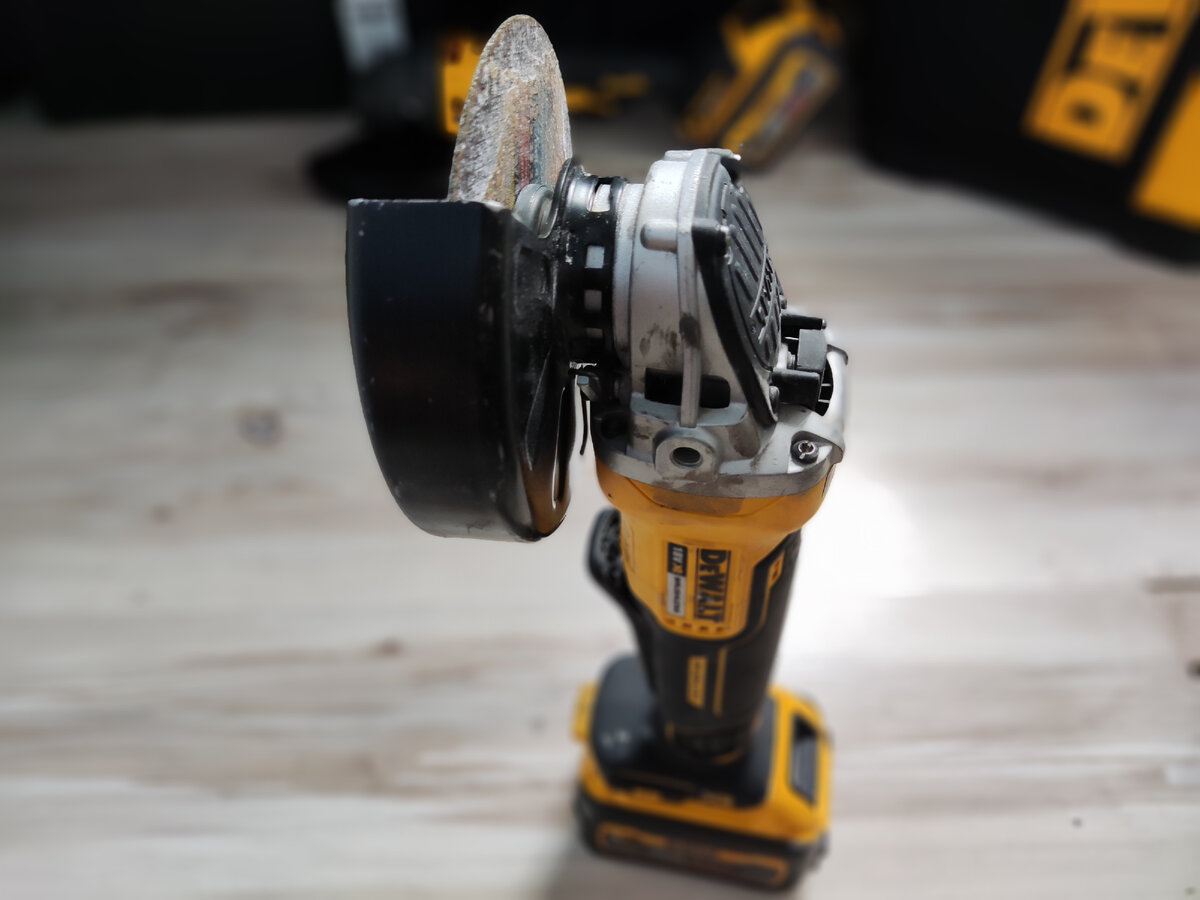 Аккумуляторная УШМ Dewalt DCG406 и вообще немного про серию 40* | Работа и  хобби. Инструмент | Дзен