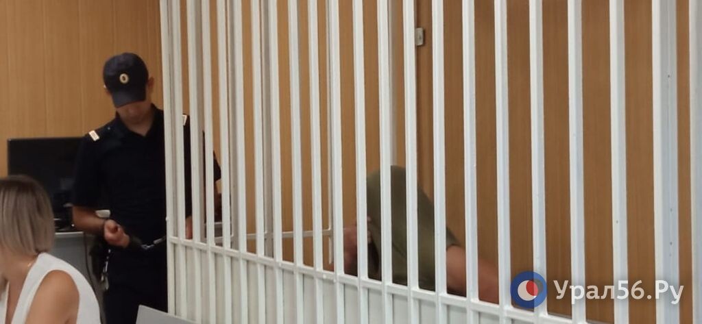    Бывшему военному, обвиняемому в изнасиловании женщины в центре Оренбурга, продлили арест на 4 месяца