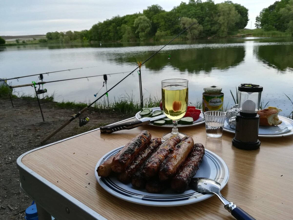 Рыбалка на сплаве подразумевает собой бережное отношение к продуктам.