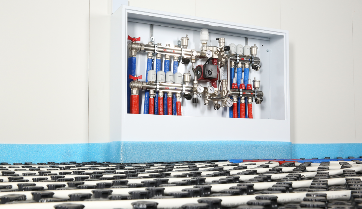 Коллектор комбинированной системы отопления с элементами автоматики