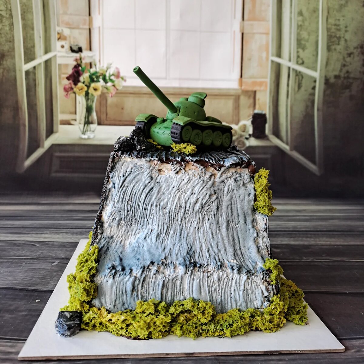 Торт с танком. Фото автора.
