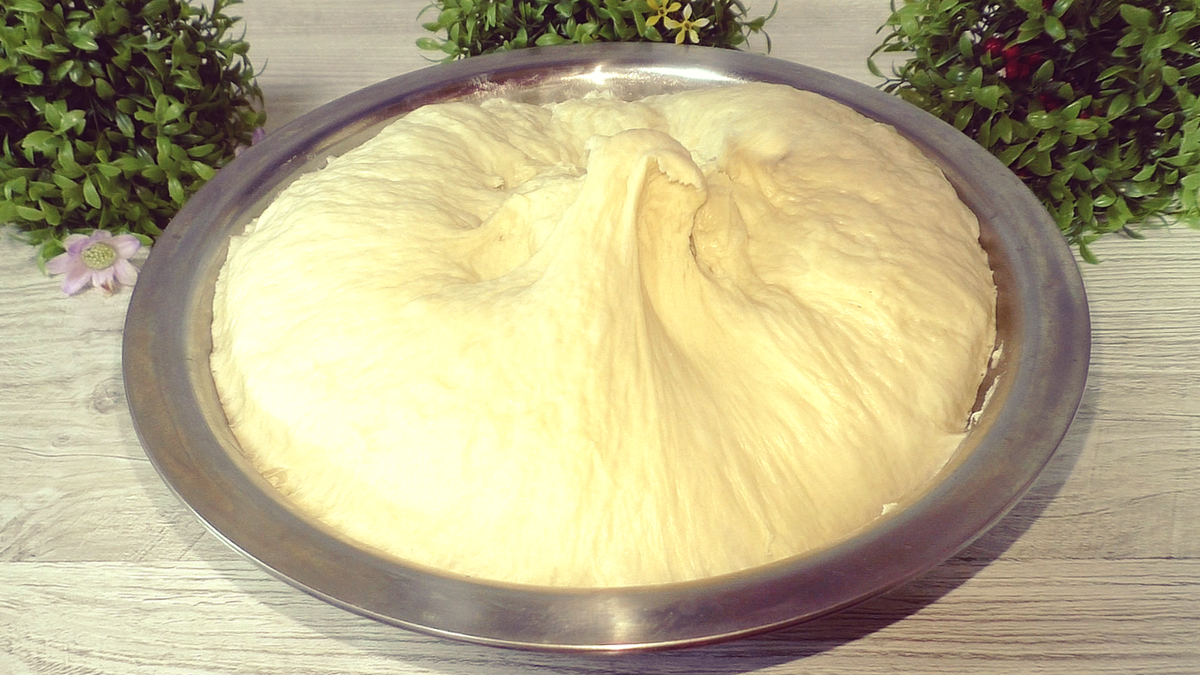 Быстрое дрожжевое тесто на воде на пирожки — рецепт с фото